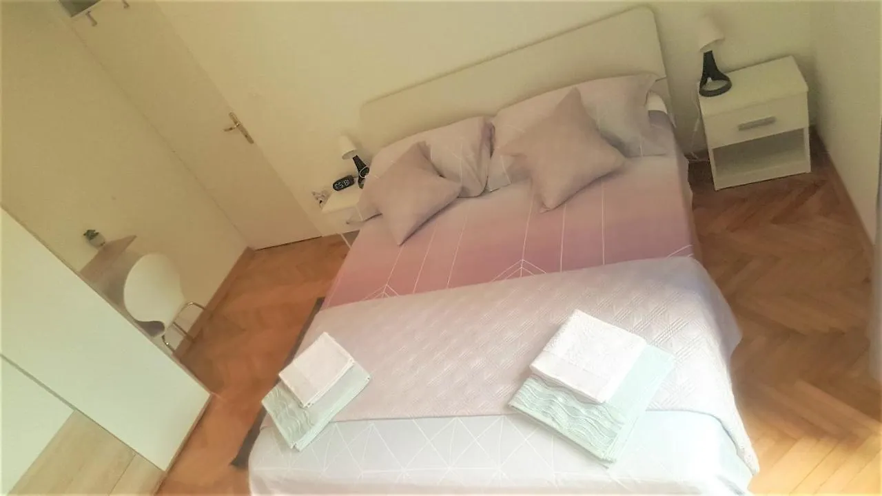 Apartment Tonka Split 0*,  Croatia